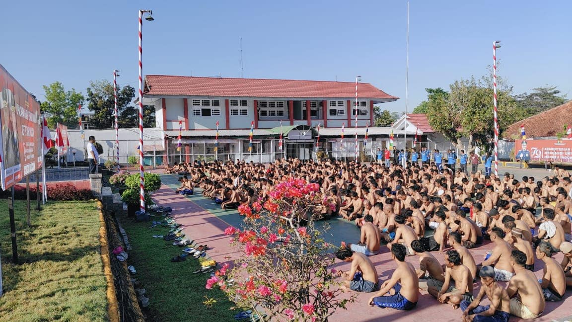 Kalapas Dompu Berikan Pengarahan Persuasif Se-Narapidana.