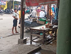 UD Ayam Potong di Tanjung Tiram Cemari Lingkungan Tebar Aroma Bau Busuk.