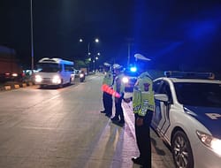 Polantas Polres Batu Bara Patroli Blue Light.