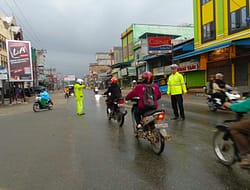 Polantas Polres Batu Bara Pengaturan Lalin di Jalinsum.