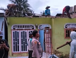 Puting Beliung Terjang Dusun I Desa Tanjung Mulya, Dua Rumah Warga Rusak.