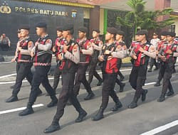 Personil Polres Batu Bara Hormat Kanan De Ville. Persiapan HUT RI Ke-80.