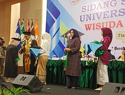 Sebanyak 226 Sarjana Universitas Al-Azhar Medan di Kukuhkan.