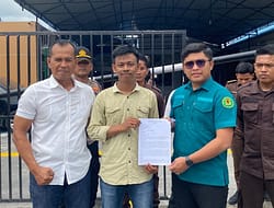 APDESU Demo di Kajari Kadiskop & UKM Batu Bara Diduga Manipulatif Kegiatan Bimtek Rp3.5 Milyar.
