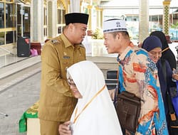 Wabup Batu Bara Lepas Peserta Manasik Haji Akbar. 