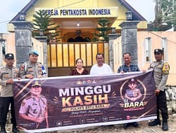 Kapolsek Lima Puluh Salurkan Sembako kepada Warga Lewat Program Minggu Kasih
