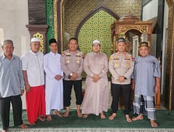 Wakapolres Batu Bara Sholat Jumat Bersama Warga, Titip Pesan Kamtibmas di Masjid Salman Al Farisi